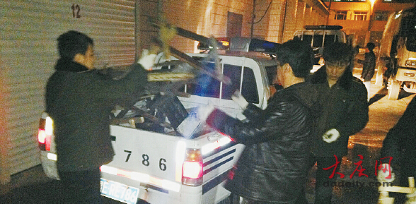 大慶“燒烤大客”上街攬客 近600個違規(guī)燒烤攤被整治