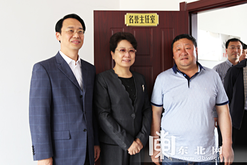 34位龍江民營(yíng)企業(yè)家擔(dān)任望奎縣貧困村“名譽(yù)村長(zhǎng)”