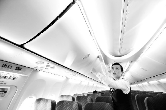 首架“天空內(nèi)飾”波音機落戶湖北 艙內(nèi)燈光夢幻