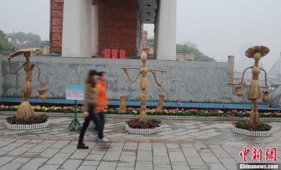 長沙舉辦稻草人藝術節(jié) 千款創(chuàng)意稻草人亮相