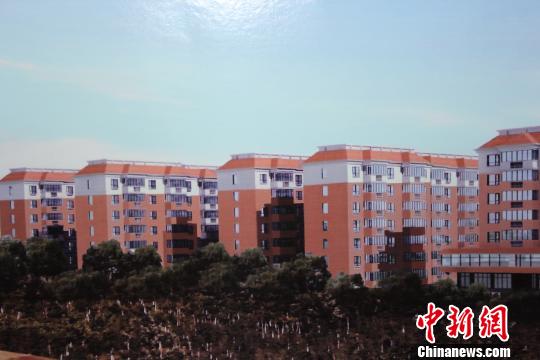 昆明為迎接“南博會(huì)”清洗粉刷改造千余棟老樓