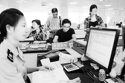 專家詳解個(gè)稅收入增長超35%:我國的稅賦太重了嗎