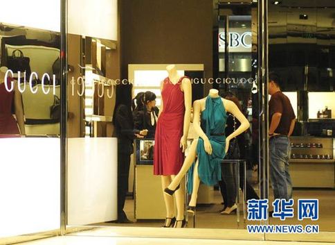 國際名牌為何在中國常耍“大牌”？