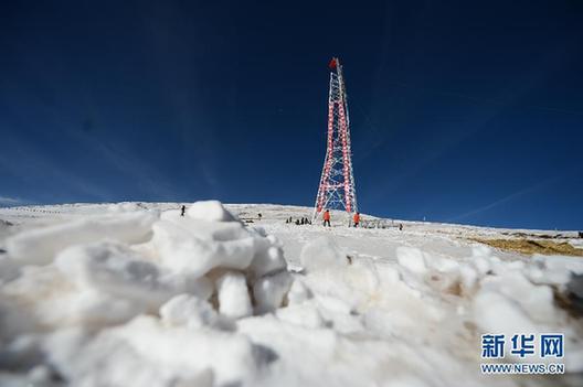 國(guó)家電網(wǎng)玉樹(shù)聯(lián)網(wǎng)工程最高鐵塔成功組立