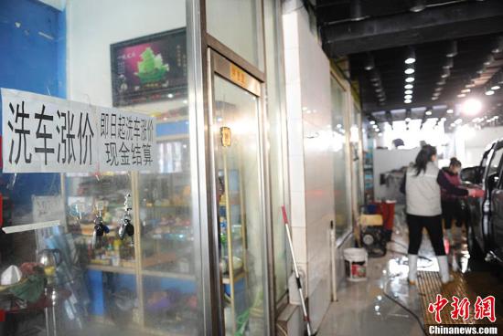 蛇年伊始多行業(yè)醞釀漲價(jià) 網(wǎng)民吐槽只有工資不漲