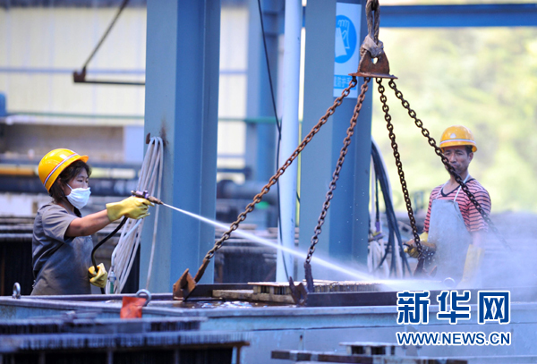 解碼中國經(jīng)濟(jì)半年報(bào):在合理區(qū)間打響經(jīng)濟(jì)轉(zhuǎn)型升級(jí)硬仗