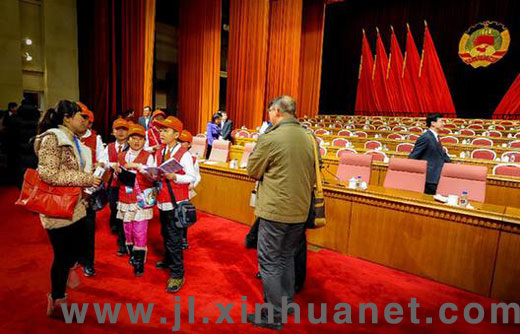 活躍在吉林兩會(huì)上的小記者