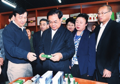 王儒林:加快城鎮(zhèn)化步伐 突出發(fā)展民營(yíng)經(jīng)濟(jì)