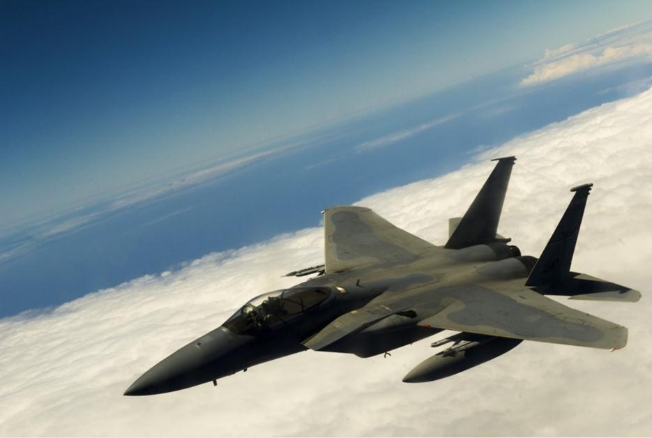 美空軍F-15F-16戰(zhàn)機(jī)群飛赴夏威夷參加環(huán)太軍演