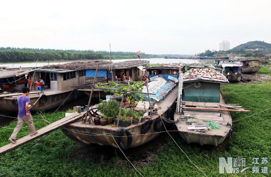 淮河江蘇段出現(xiàn)嚴(yán)重旱情 跌回“死水位”以下