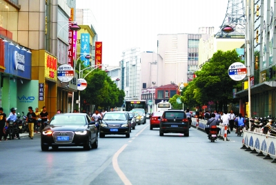 一條城市干道 何以建成13年未“開(kāi)膛破肚”？