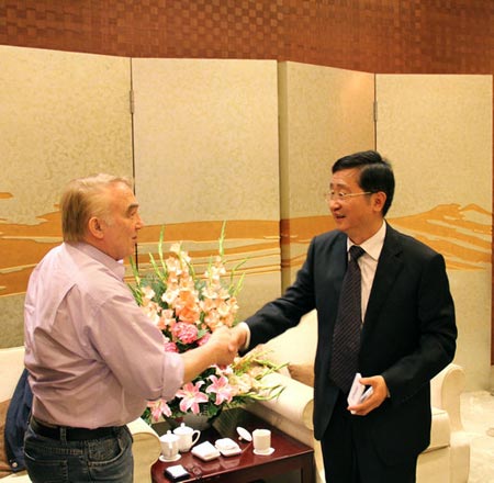 南京市副市長(zhǎng)李琦熱情會(huì)見(jiàn)亞洲戶(hù)外展顧問(wèn)耶格先生