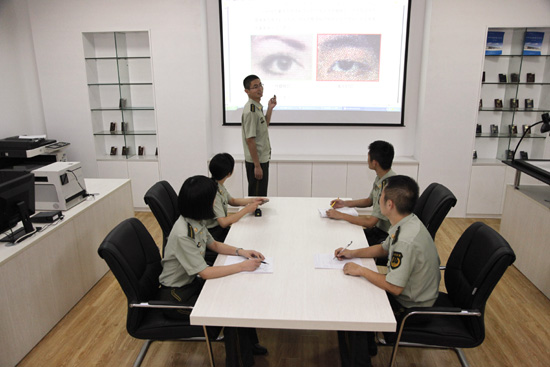 國(guó)門前的駐守——邊檢證件研究工作掠影