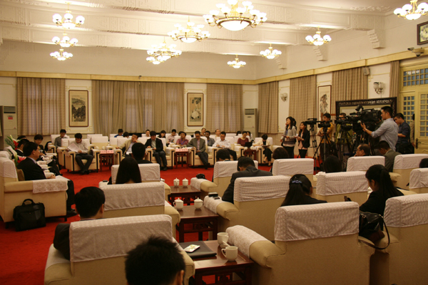 亞洲媒體集體采訪楊衛(wèi)澤書(shū)記