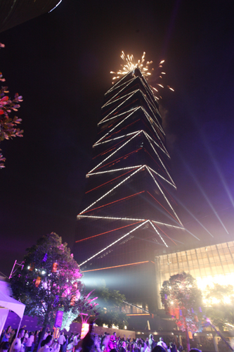 南京金奧費(fèi)爾蒙酒店大樓亮燈儀式