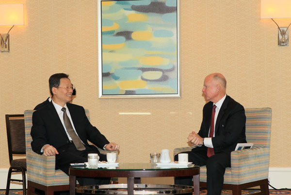 李學(xué)勇省長會見美國加利福尼亞州州長布朗