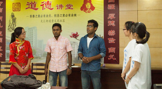 大學(xué)生開辦“道德講堂”宣傳國學(xué)