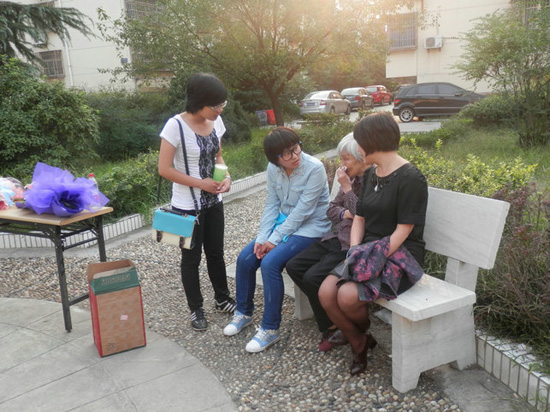 “義演”進(jìn)社區(qū) 揚(yáng)大學(xué)子重陽前夕給老人送溫暖