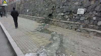 糞水橫流結(jié)冰