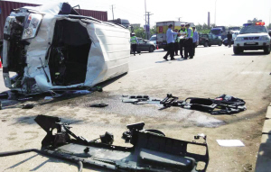 沈陽:面包車逆行撞兩車 致6人傷(圖)