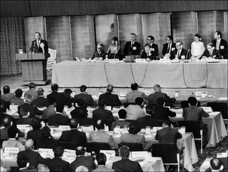 中國(guó)入世歷程的老照片