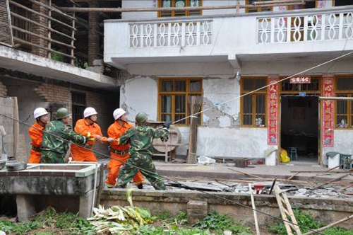 東汽赴雅安災區(qū)救援隊完成任務順利返回