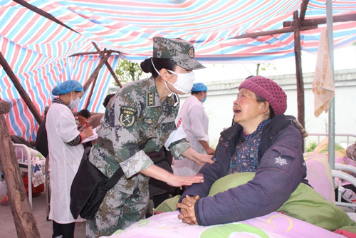 “四朵金花”地震災區(qū)暖人心