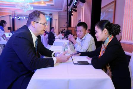 中歐商務(wù)合作洽談會成都召開 簽約總額達2.7億美元