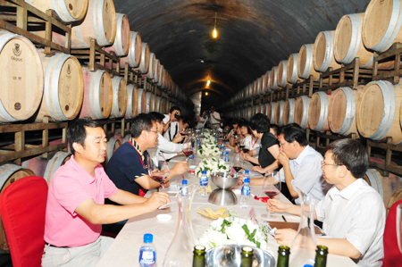 張?jiān)＜瘓F(tuán)推出首款歷史主題的葡萄酒理財(cái)產(chǎn)品