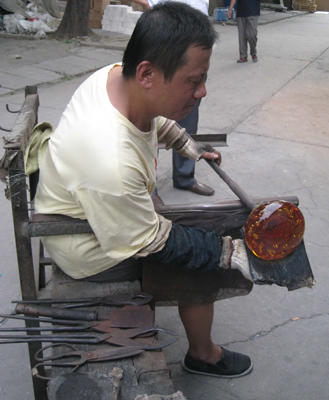 博山琉璃受青睞 產(chǎn)品出口40多個國家和地區(qū)(圖)