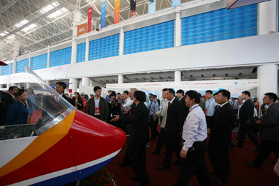 萊蕪向國際航空運動名城邁進(jìn)