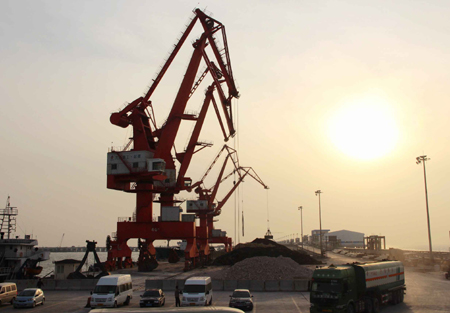 山東東營“藍黃”戰(zhàn)略融合發(fā)展 昔日鹽堿灘變投資熱土