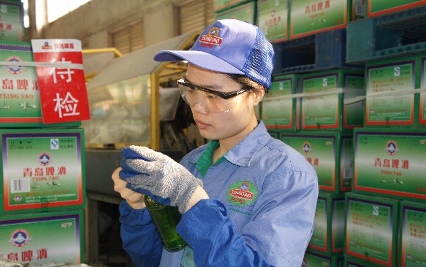 青睞“金藍(lán)領(lǐng)” 青島啤酒別樣的“年度表彰”