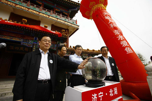 2013·濟(jì)寧北湖第二屆放魚(yú)節(jié)開(kāi)幕