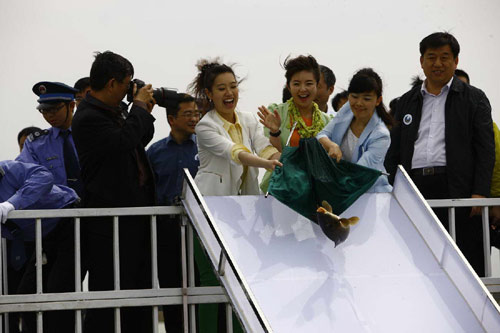 2013·濟(jì)寧北湖第二屆放魚(yú)節(jié)開(kāi)幕