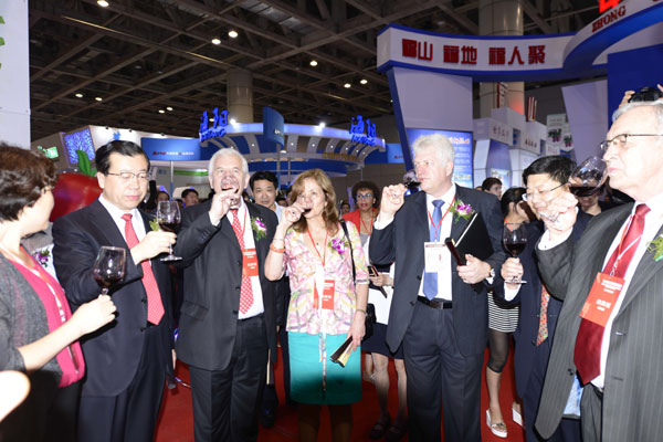 第七屆煙臺(tái)國際葡萄酒博覽會(huì)開幕