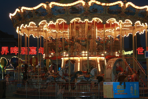 青島嶗山區(qū)世紀(jì)廣場(chǎng)啤酒城亮化再升級(jí)