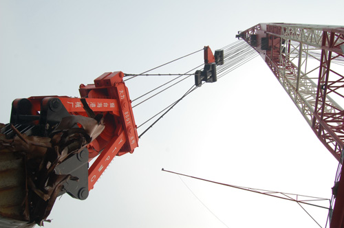 世界最大800噸抓斗在山東煙臺(tái)誕生