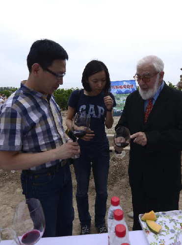 新疆首座專業(yè)葡萄酒莊--張裕巴保男爵酒莊開業(yè)