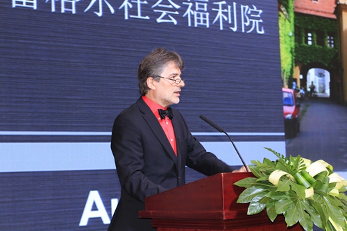 “2013國際友城經(jīng)貿(mào)懇談會暨企業(yè)濟南行”活動舉行