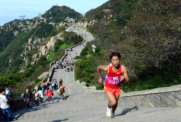 第二十七屆泰山國際登山節(jié)開幕