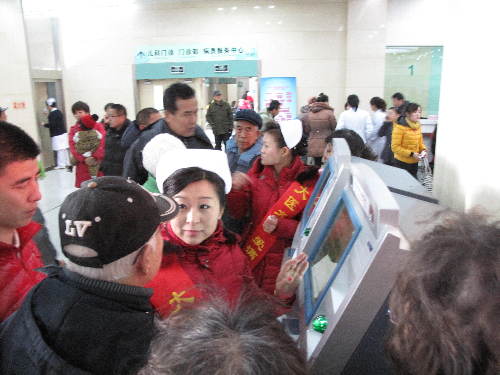 山東大學(xué)齊魯醫(yī)院青島院區(qū)開(kāi)診并舉行大型義診活動(dòng)