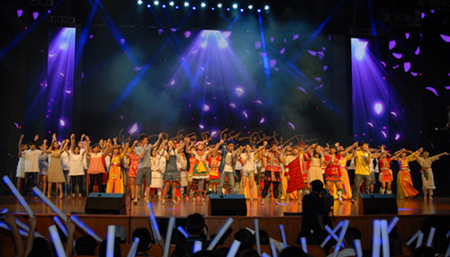 2013臺胞青年夏令營營員聽王安憶講述上海