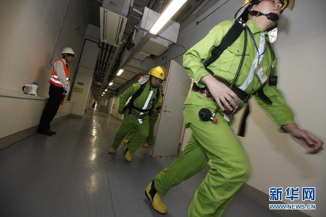 上海:“摩天高樓”的防災(zāi)綜合演練