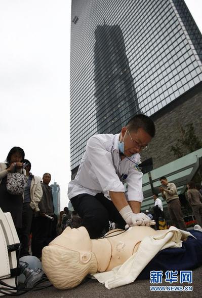 上海:“摩天高樓”的防災(zāi)綜合演練