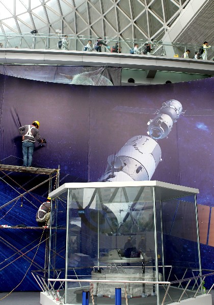 “神九”與天宮一號對接機(jī)構(gòu)機(jī)械組件亮相上海