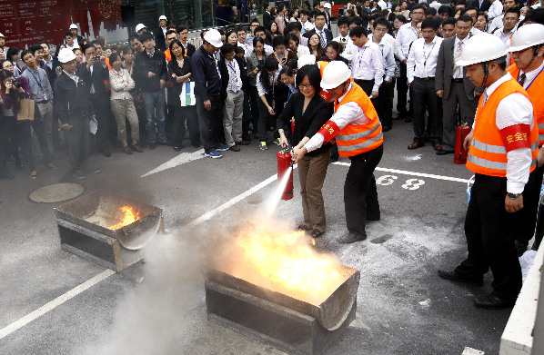 上海:“摩天高樓”的防災綜合演練