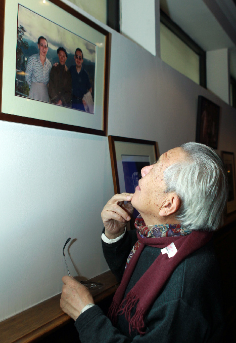 中國美術(shù)大師林風(fēng)眠畫作照片在滬亮相