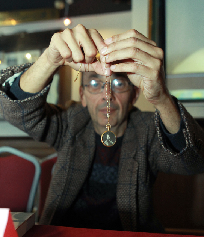 中國美術(shù)大師林風(fēng)眠畫作照片在滬亮相