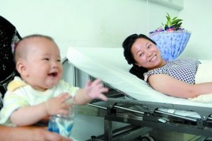 杭州女子接墜樓女童續(xù):今日將被授見義勇為獎